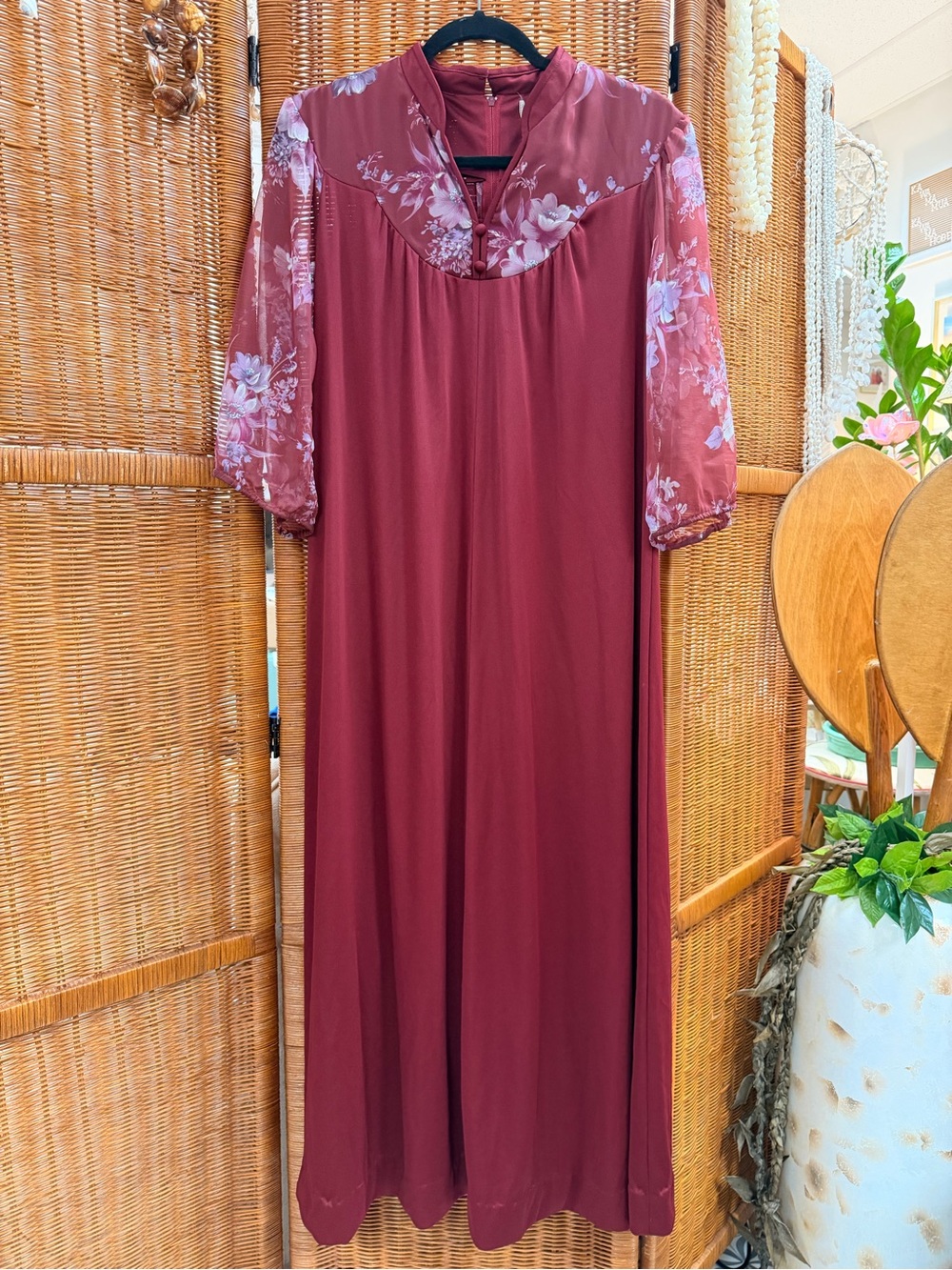 1970โs The Ritz Hawaiโi Muโu Style Dress
